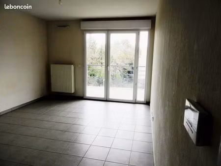 appartement t2 40m² avec terrasse et parking. 620 charges comprises