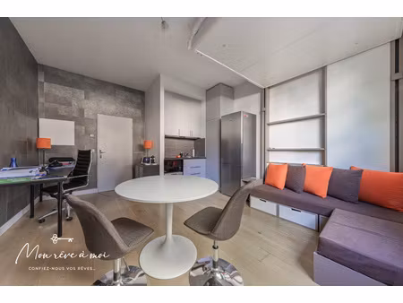 studio de 28m2 en parfait état avec parking et cave