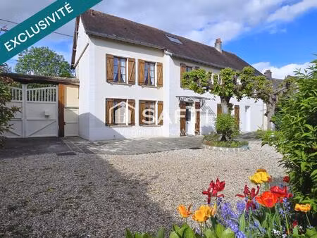 propriété de charme avec dépendances en plein cœur de longnes