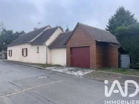 maison de village à volnay (72440)