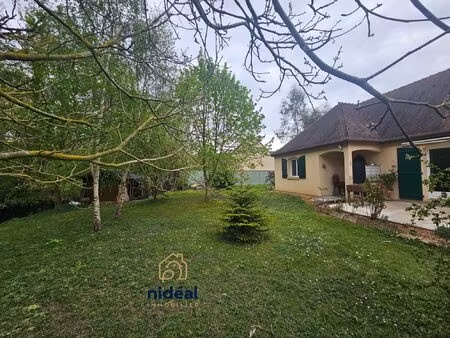 maion en bordure de rivière