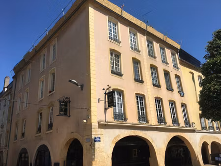 a 2 pas de la gare sncf