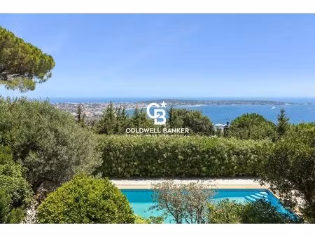 somptueuse propriété au-dessus de cannes avec vue panoramique sur la méditerranée