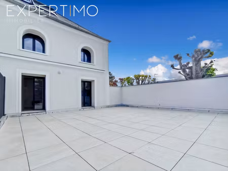 magnifique 2 pièces avec grande terrasse dans petite résidence sécurisée à faibles charges