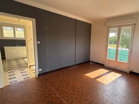 agreable maison avec garage et jardin
