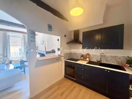 a vendre au cœur de grimaud  maison de village pleine de charme avec 3 chambres