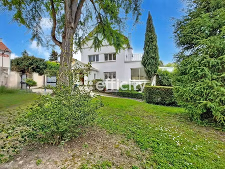 maison 10 pièces - 220 m²