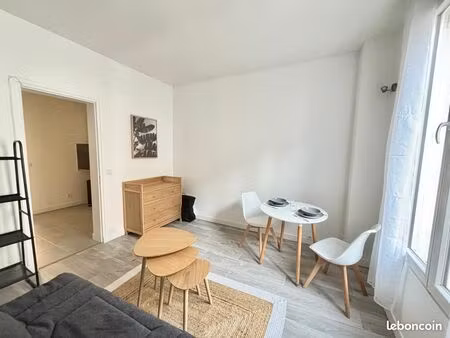 grand studio refait à neuf