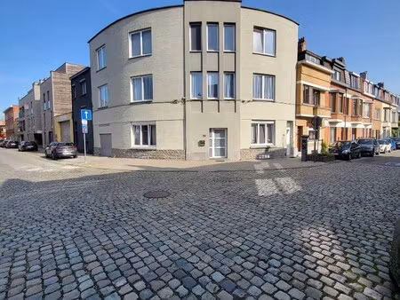 de huidige eigenaar is verliefd...dus is ze ribbedebie... :-)