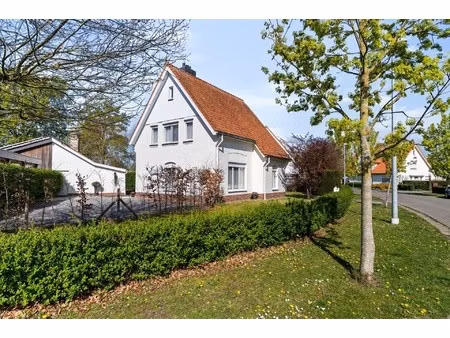 zeer verzorgde woning op mooi perceel