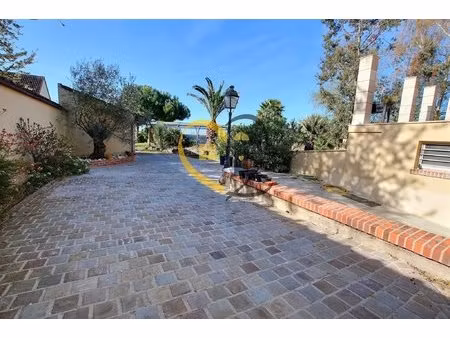 maison familiale avec piscine – volumes généreux & prestations complètes