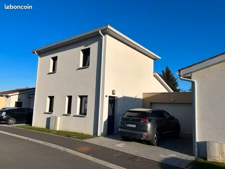 maison recente constructueur bessenay situee a veauche