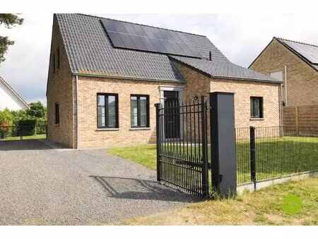 instapklare ben-woning in rustige  groene straat te mol