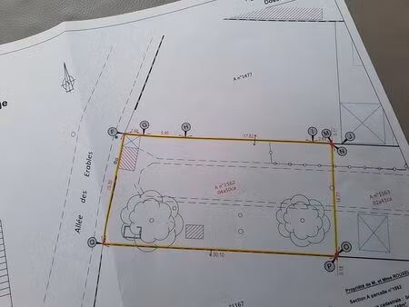 vends terrain constructible viabilisé