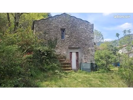mazet a rénover sur terrain de loisir