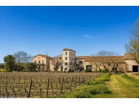 domaine de caractère au bord du canal du midi propriété avec habitations  activités...