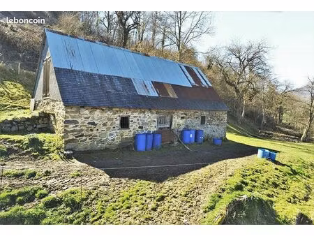 grange arcizans-avant avec terrain de 2.5 hectares