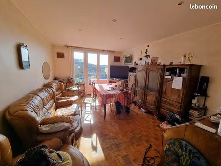 appartement de type t4 d'un surface habitable de 78 m² situé au 3ème étage avec ascenseur