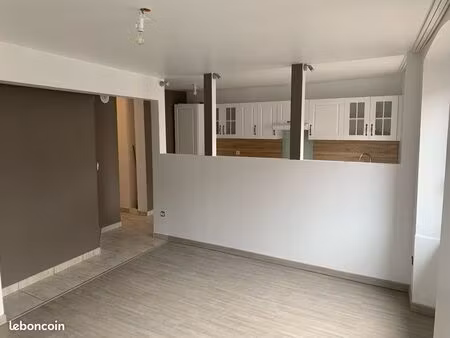 appartement 3 pièces avec balcon rénové – centre-ville