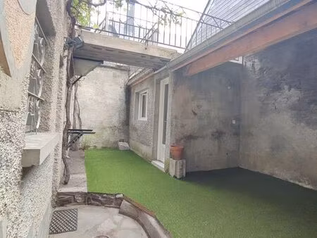 location t2 + cour privative quartier gare