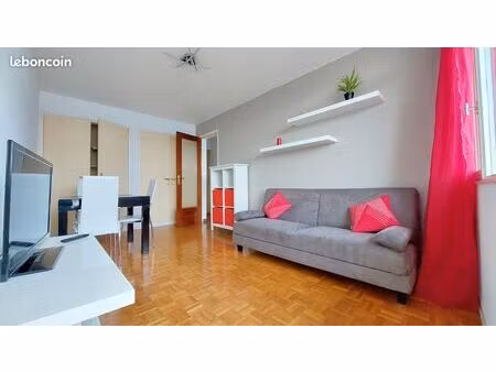 t2 meublé rénové immeuble standing. chauff inclus. tram allié