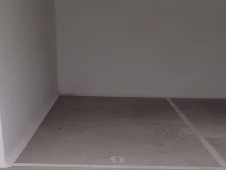 place de parking sécurisée - résidence neuve - 7 minutes à pieds du rer a neuilly-plaisanc