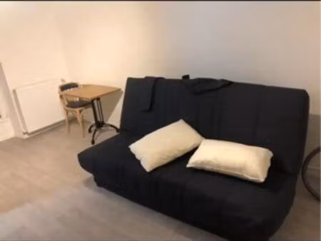 chambre d’hôtel meublée