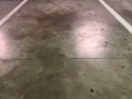 place de parking surveillée