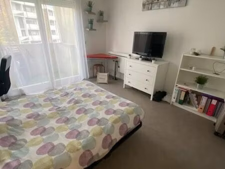studio meublé 22m² – idéal étudiant – pied des facultés & kedge – parking privé