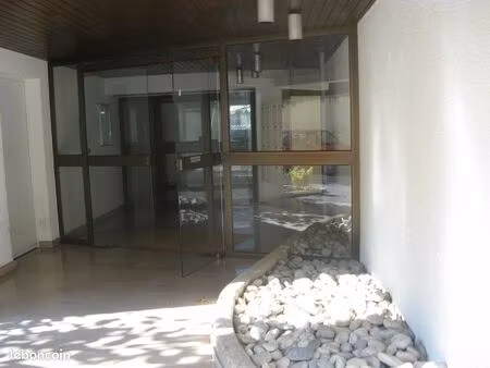 loue studio avec cave et parking