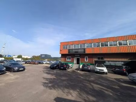 location local d’activités porcheville 78440 1700m²