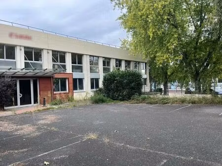 location local d'activités 2 195 m²