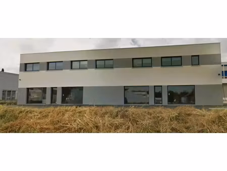 a louer local 85 m2 avec vitrine à artigues pres bordeaux