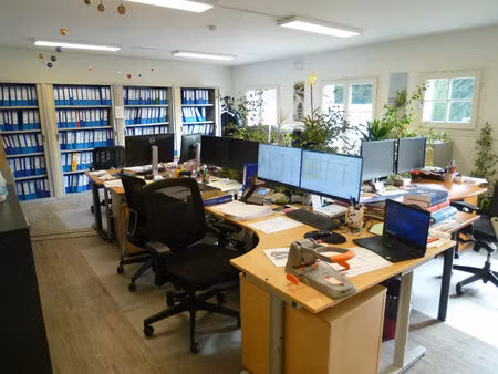 location bureaux 5 pièces  141.00m²  poissy