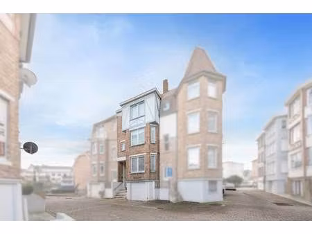 commercieel te koop in de panne met 5 slaapkamers