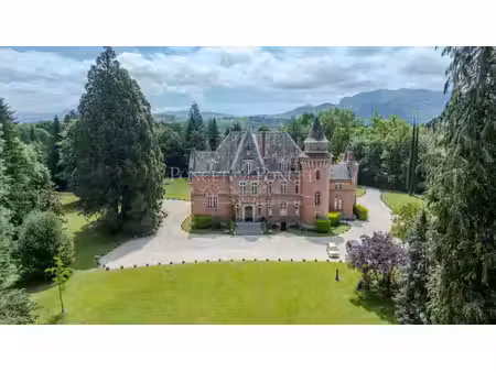 magnifique château du xixe siècle avec 31 hectares