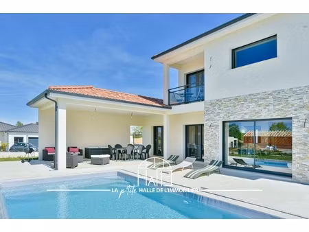 maison 9 pièces - 237 m²