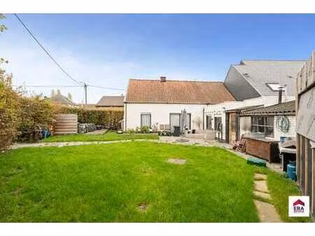 maison trois facades avec jardin à affligem