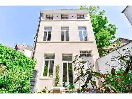 bien d’exception avec terrasse au cœur de saint-gilles