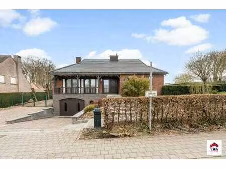 maison rénovée avec magnifique jardin sur roosdaal