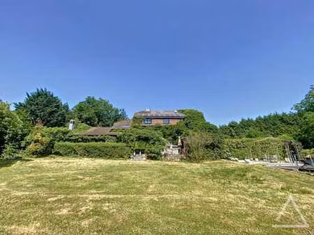 villa avec jardin exceptionnel  piscine et étang à beersel!