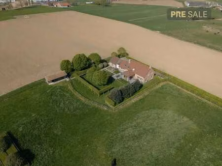 villa dans un cadre exceptionnel et verdoyant à aalbeke/cour
