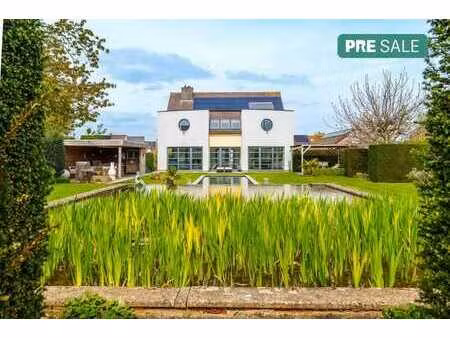 villa de 2300 m² avec quatre chambres à vendre à heule !