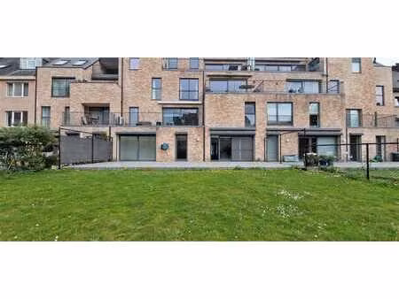 douaire: magnifique rez-de-chaussée avec jardin et parking