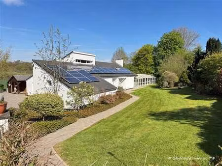 325m2 utiles  superbe vue et piscine  sur terrain de fond