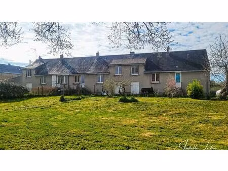 ensemble immobilier avec étang  dépendances et garages