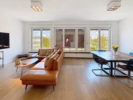 confortable appart rénové  2 ch.  caves  garage box fermé