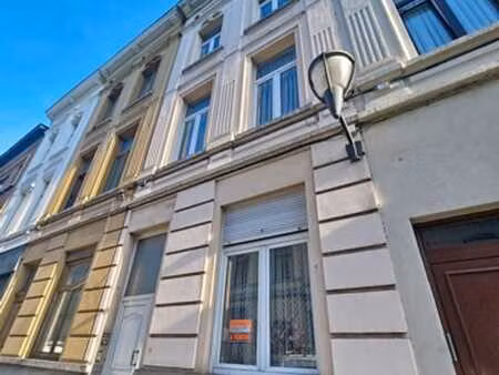 maison spacieuse avec jardin et caves