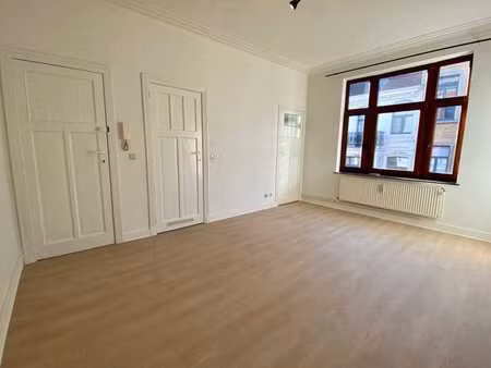 studio lumineux et bien situé entre flagey et université