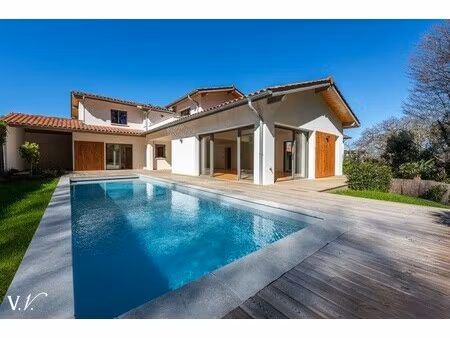 maison de luxe à vendre dans le quartier mondeville-chassin